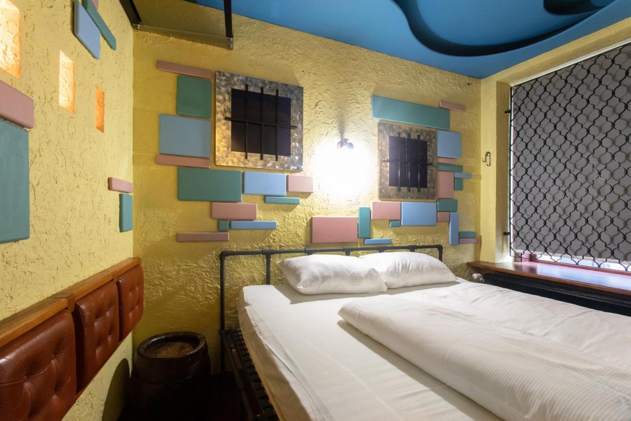 Stay In Pub Kamera Klub Apatment-City Center Любляна Екстер'єр фото
