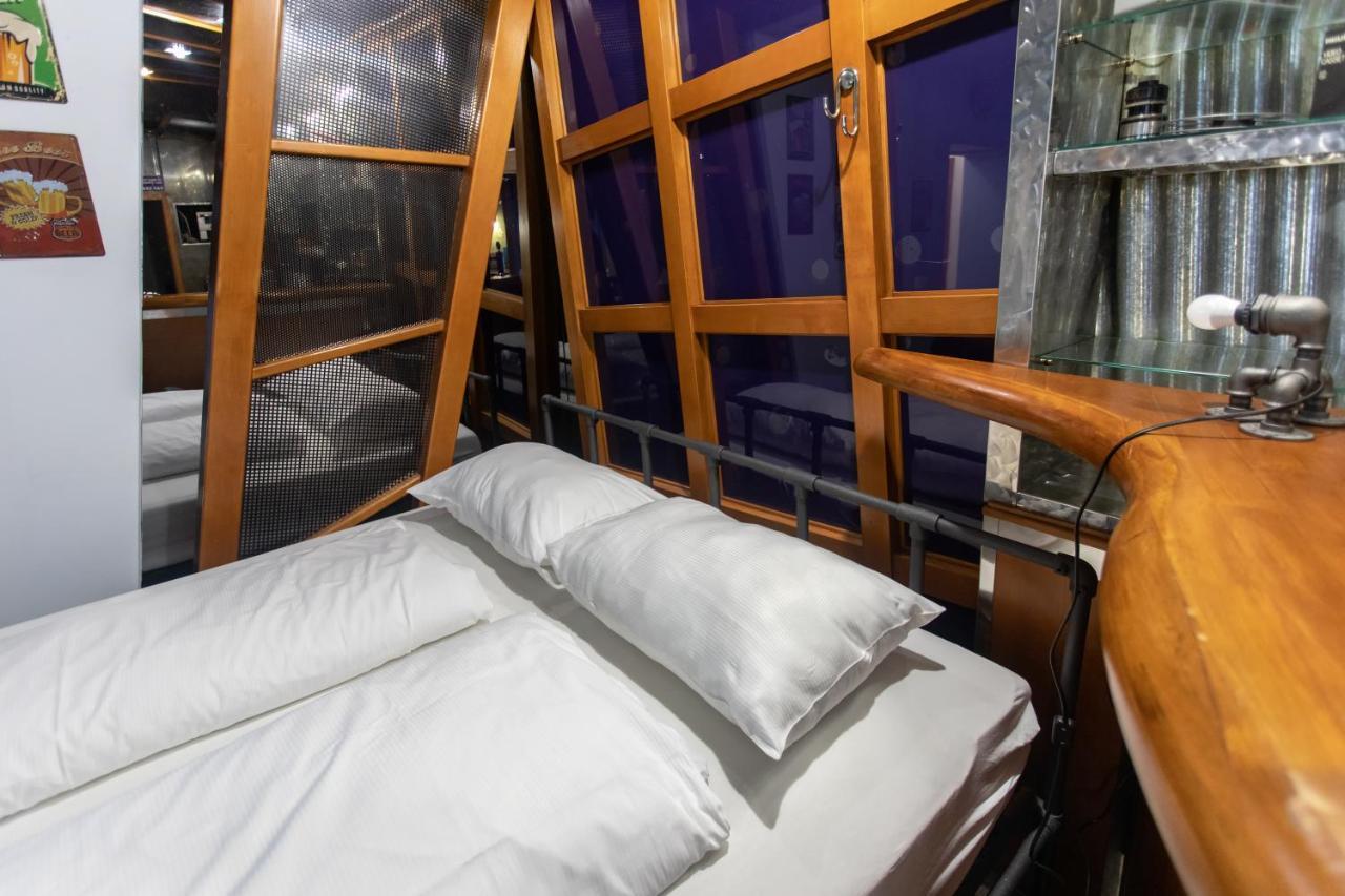 Stay In Pub Kamera Klub Apatment-City Center Любляна Екстер'єр фото